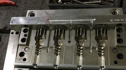 推荐:插头注塑机和模具的搭配选择