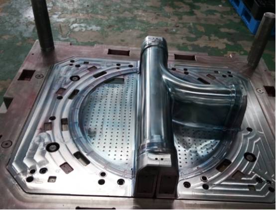 注塑模具加工过程中产生溢料的原因分析与对策